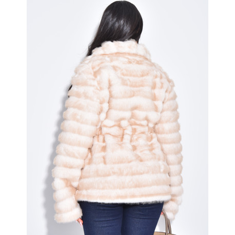 Manteau court en fausse fourrure à ceinture assortie