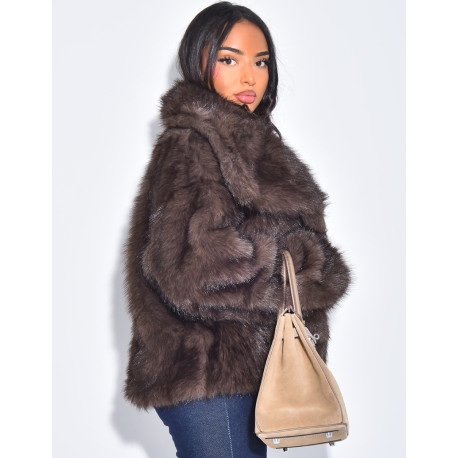 Kurze Jacke aus Kunstfell in kaltem Braun