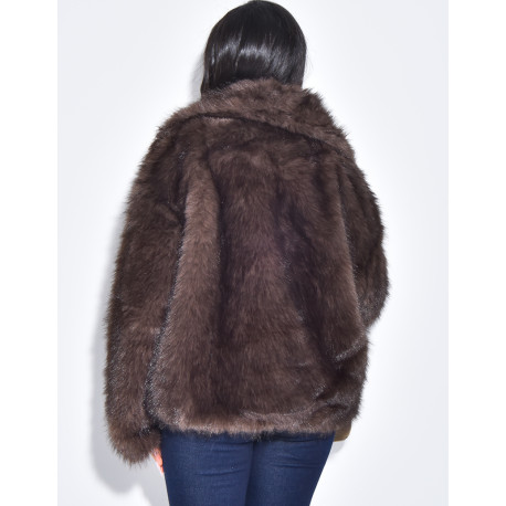 Kurze Jacke aus Kunstfell in kaltem Braun