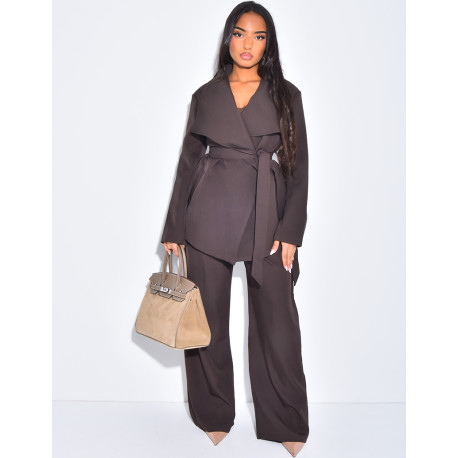 Set aus drapiertem Blazer zum Binden und gerader Hose