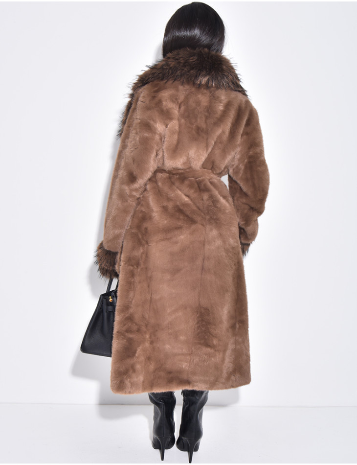Manteau long en fausse fourrure à col rabattu