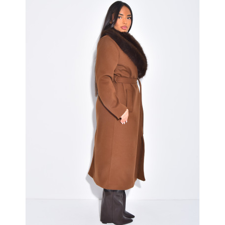 Manteau long et texturé en feutrine à col en fourrure
