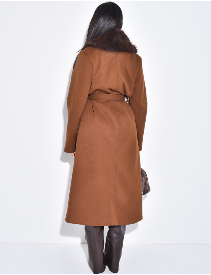 Manteau long et texturé en feutrine à col en fourrure