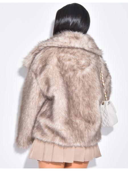 Veste courte en fausse fourrure