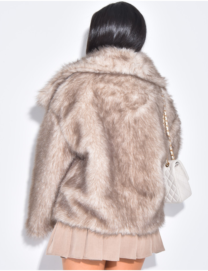 Veste courte en fausse fourrure