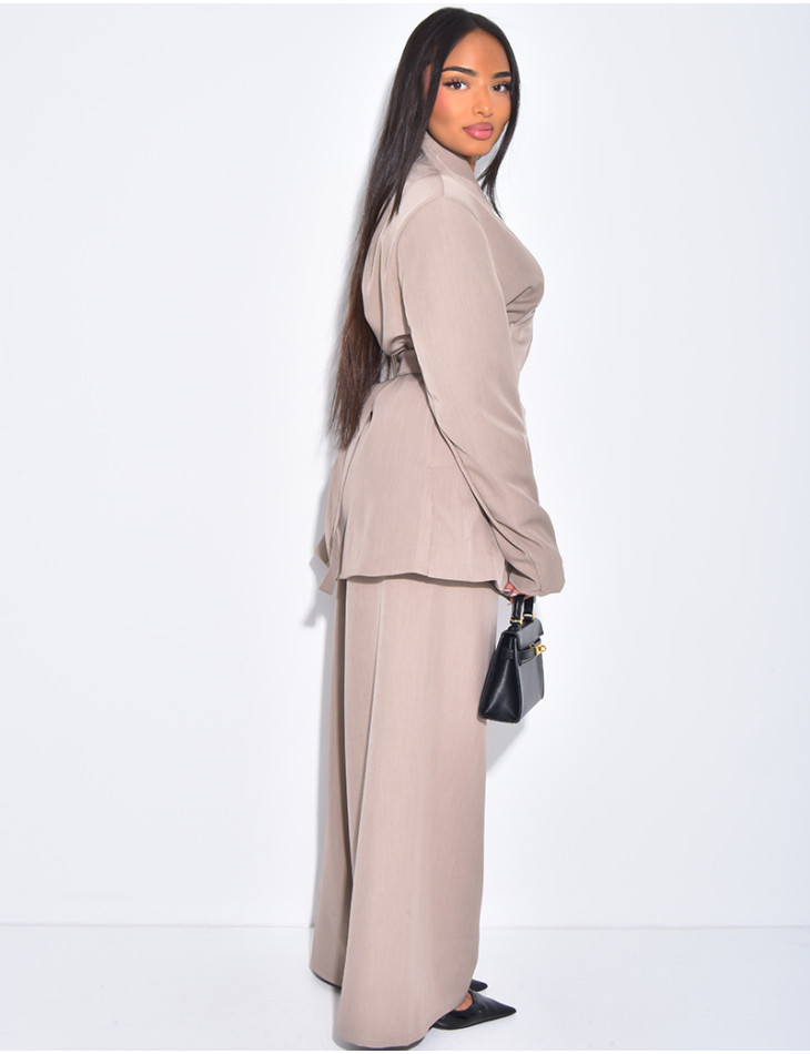 Set comprising a fitted blazer with a stand-up collar and straight-leg trousers