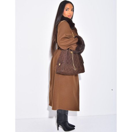 Langer Mantel aus Filz mit Kragen und Manschetten aus Kunstfell