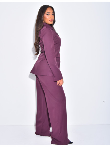 Ensemble de tailleur pantalon et blazer cintré assorti