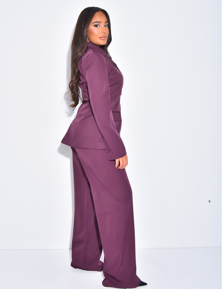 Ensemble de tailleur pantalon et blazer cintré assorti