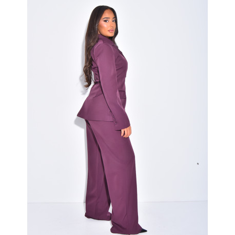 Ensemble de tailleur pantalon et blazer cintré assorti
