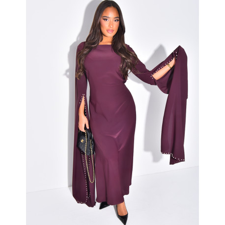 Long dress with slit sleeves adorned with pearls