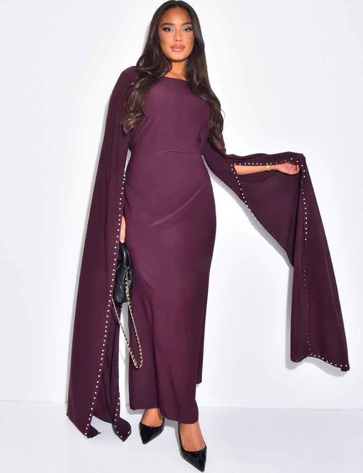 Long dress with slit sleeves adorned with pearls