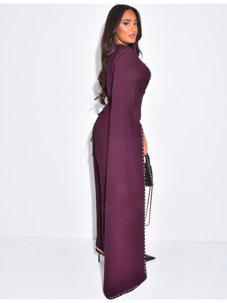 Long dress with slit sleeves adorned with pearls