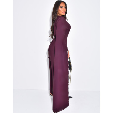 Long dress with slit sleeves adorned with pearls