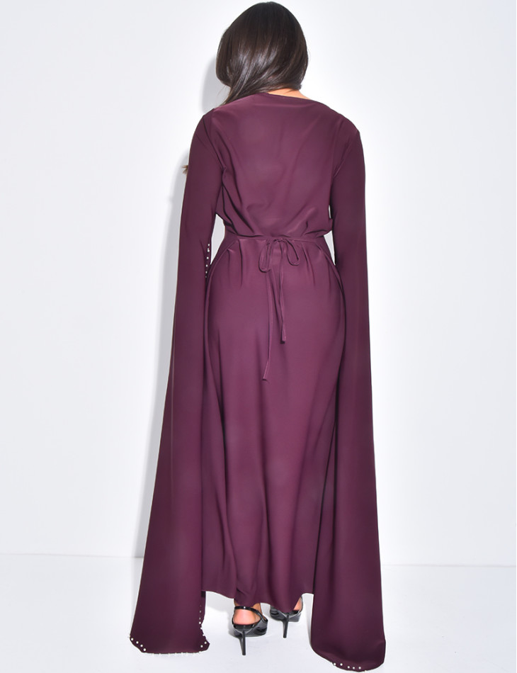 Long dress with slit sleeves adorned with pearls