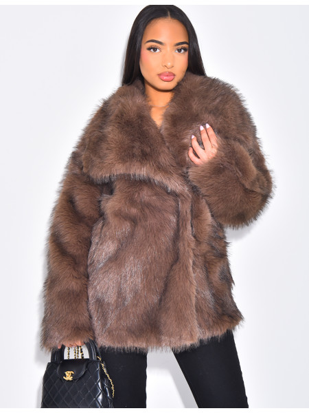 Halblanger Mantel aus Kunstfell mit Umlegekragen