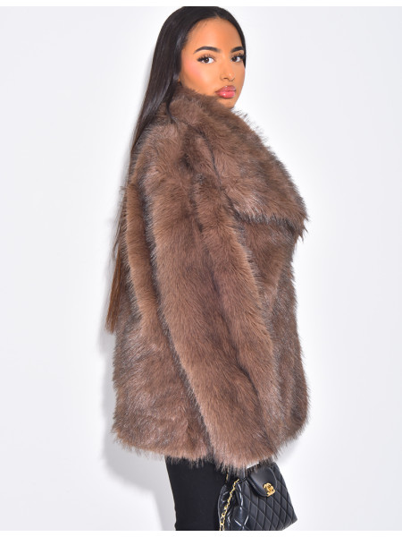 Halblanger Mantel aus Kunstfell mit Umlegekragen