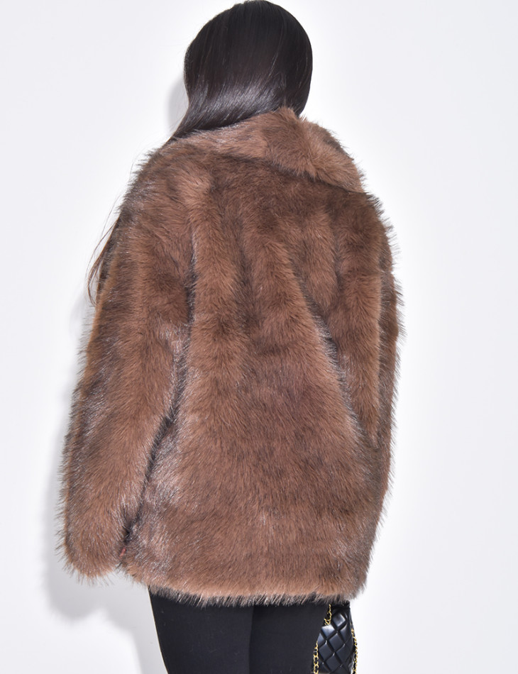 Halblanger Mantel aus Kunstfell mit Umlegekragen