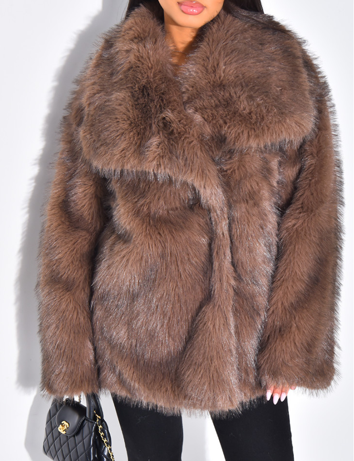 Halblanger Mantel aus Kunstfell mit Umlegekragen