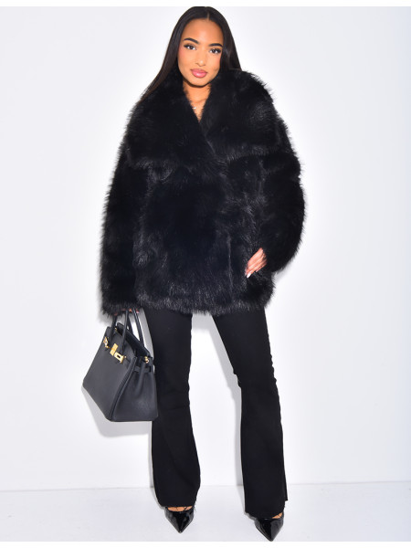 Manteau mi-long en fausse fourrure à col rabattu
