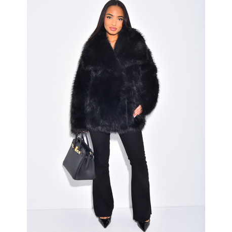 Manteau mi-long en fausse fourrure à col rabattu