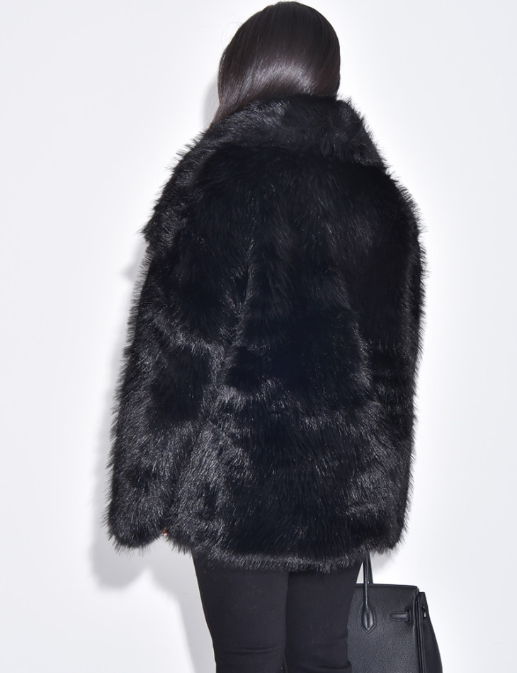 Manteau mi-long en fausse fourrure à col rabattu