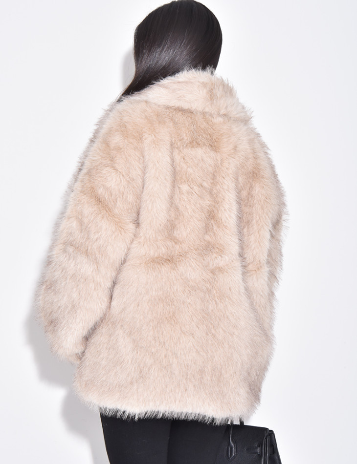 Manteau mi-long en fausse fourrure à col rabattu