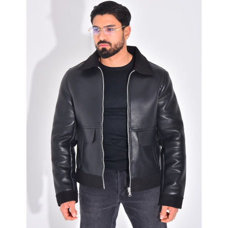 Veste en similicuir aux extrémitées contrastantes
