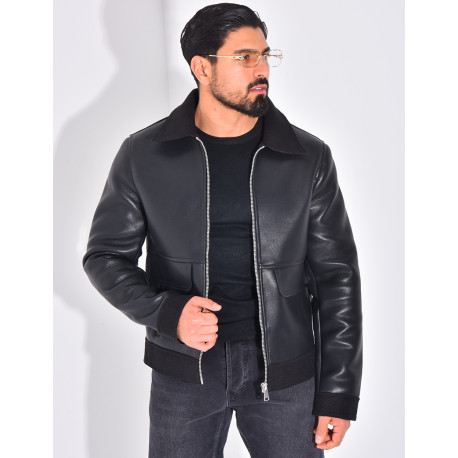 Veste en similicuir aux extrémitées contrastantes