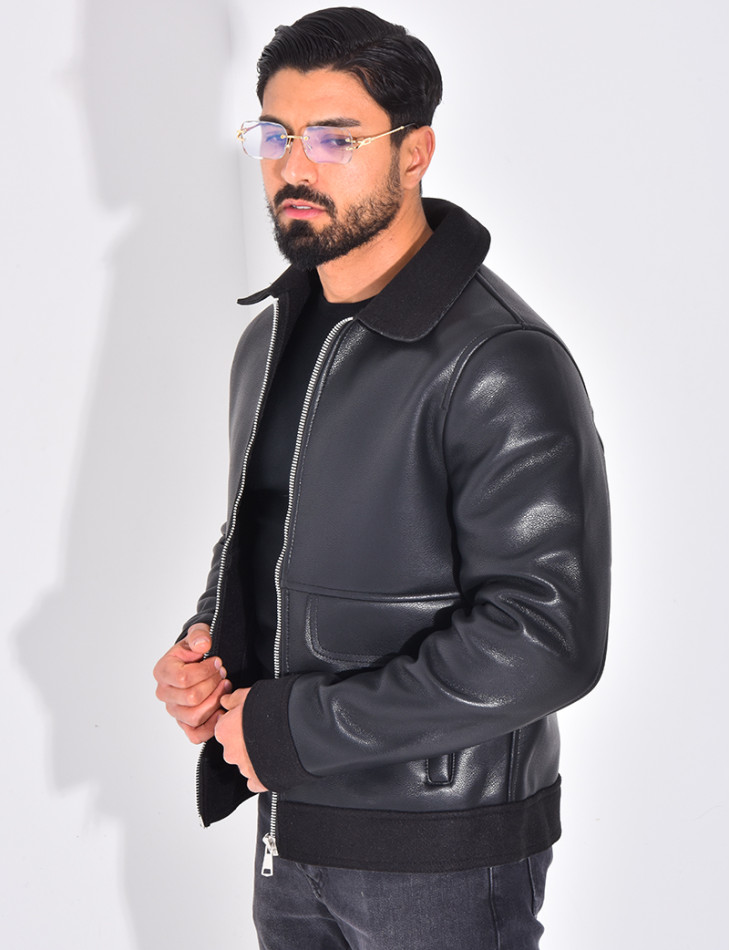 Veste en similicuir aux extrémitées contrastantes