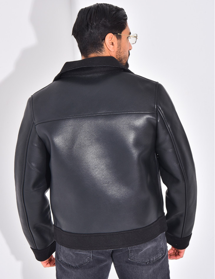 Veste en similicuir aux extrémitées contrastantes