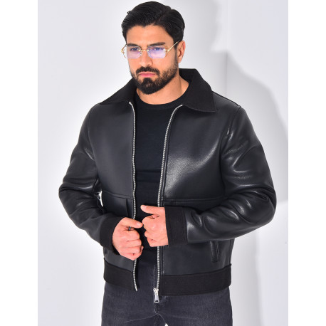 Veste en similicuir aux extrémitées contrastantes