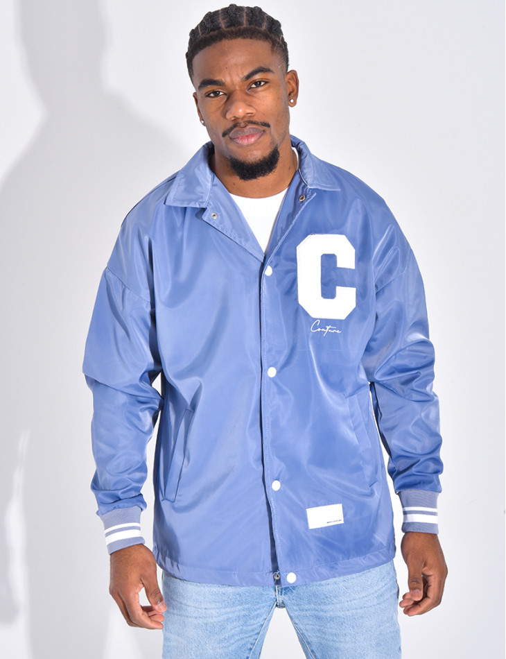 Veste fine avec la lettre C