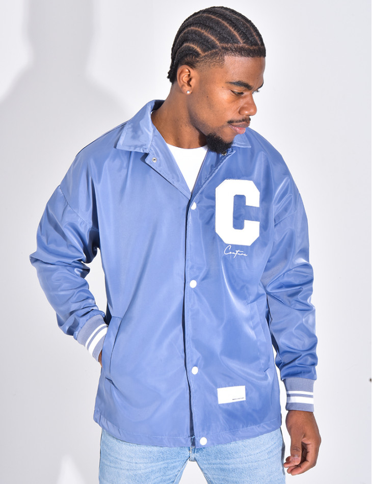 Veste fine avec la lettre C
