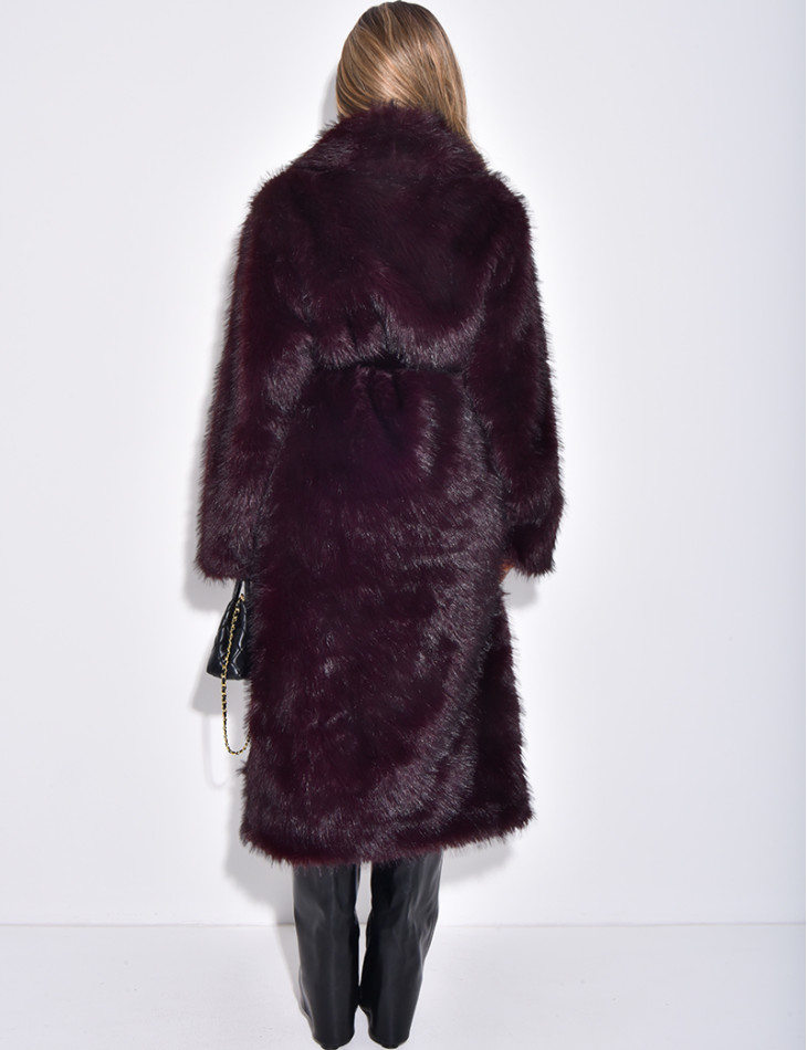 Veste très longue en fausse fourrure et ceinture à la taille
