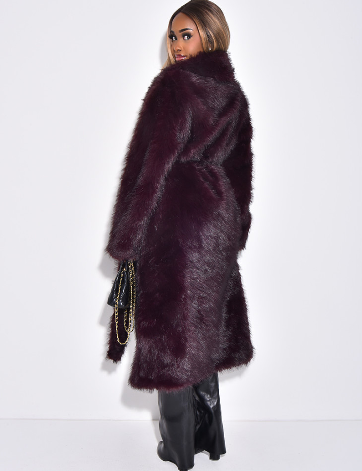 Veste très longue en fausse fourrure et ceinture à la taille