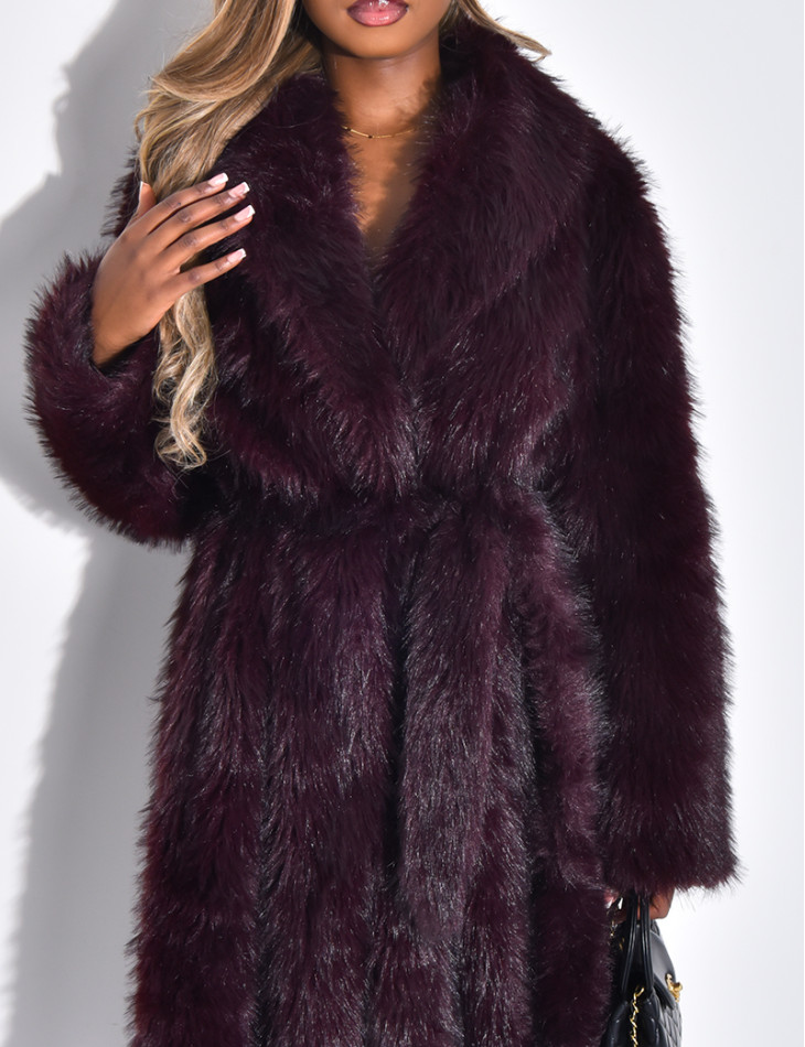 Veste très longue en fausse fourrure et ceinture à la taille