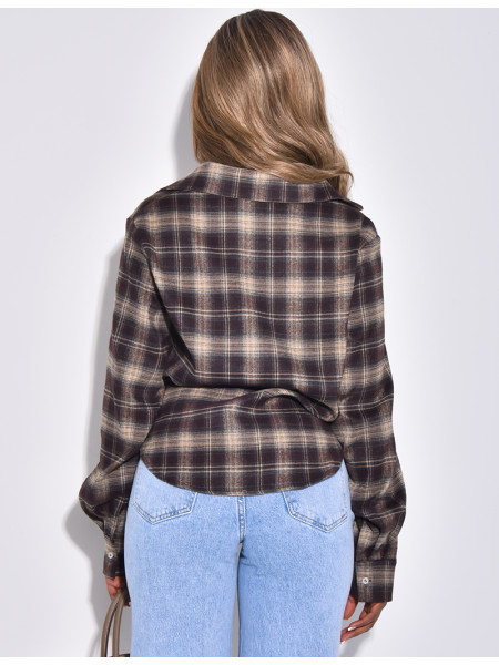 Chemise cintré à carreaux effet croisé sur l'avant
