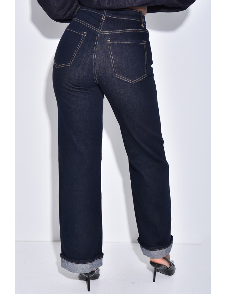Jeans coupe droite bleu foncé à revers aux chevilles