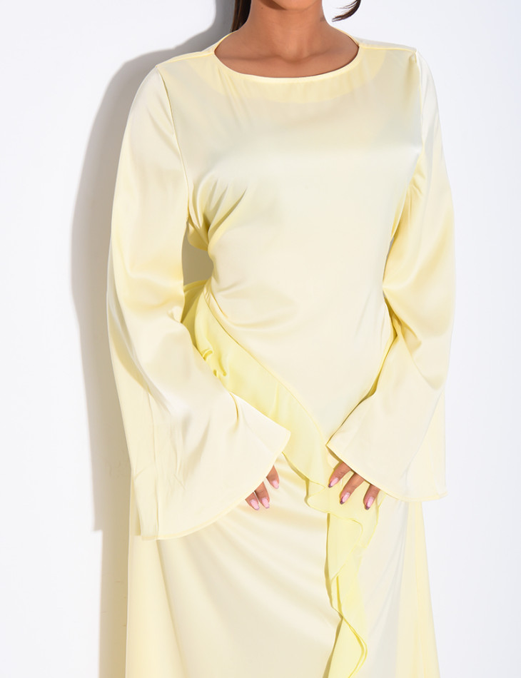 Longue robe en satin premium à nouer à la taille