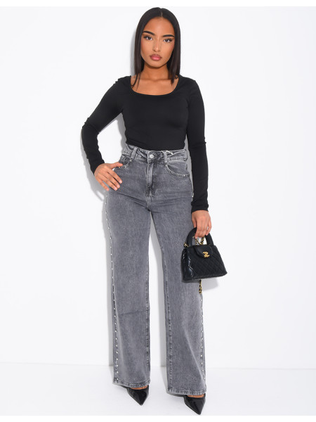 Jeans coupe droite délavé à clous sur les bordures