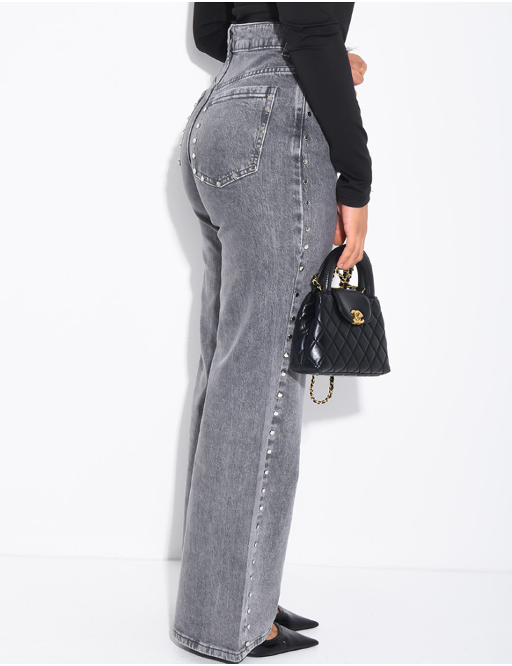 Jeans coupe droite délavé à clous sur les bordures