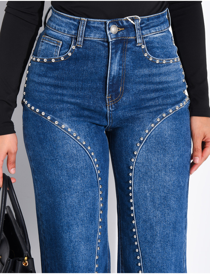 Jeans coupe droite à clous et coutures contrastantes