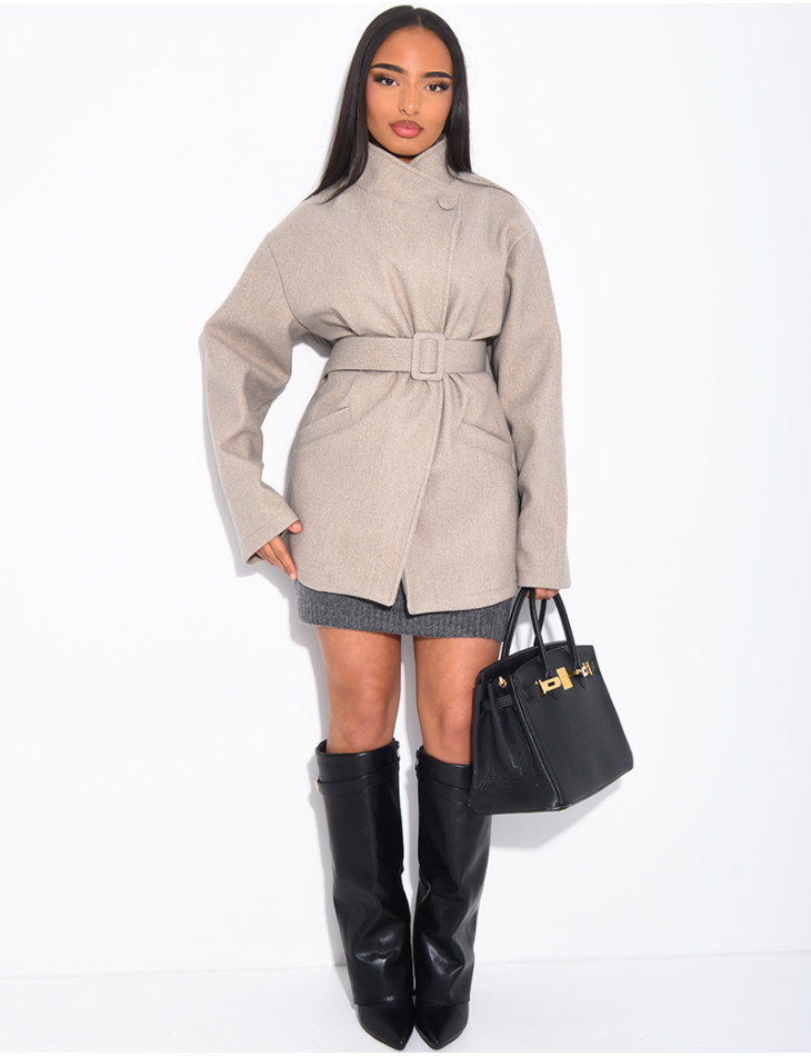 Halblanger Mantel aus Filz mit Gürtel