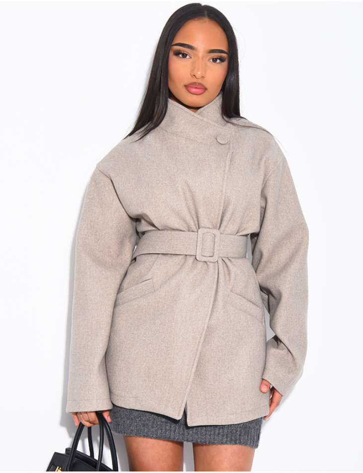 Halblanger Mantel aus Filz mit Gürtel