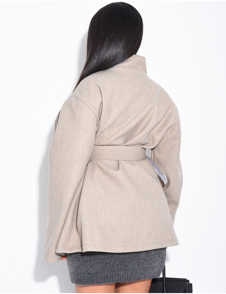 Halblanger Mantel aus Filz mit Gürtel