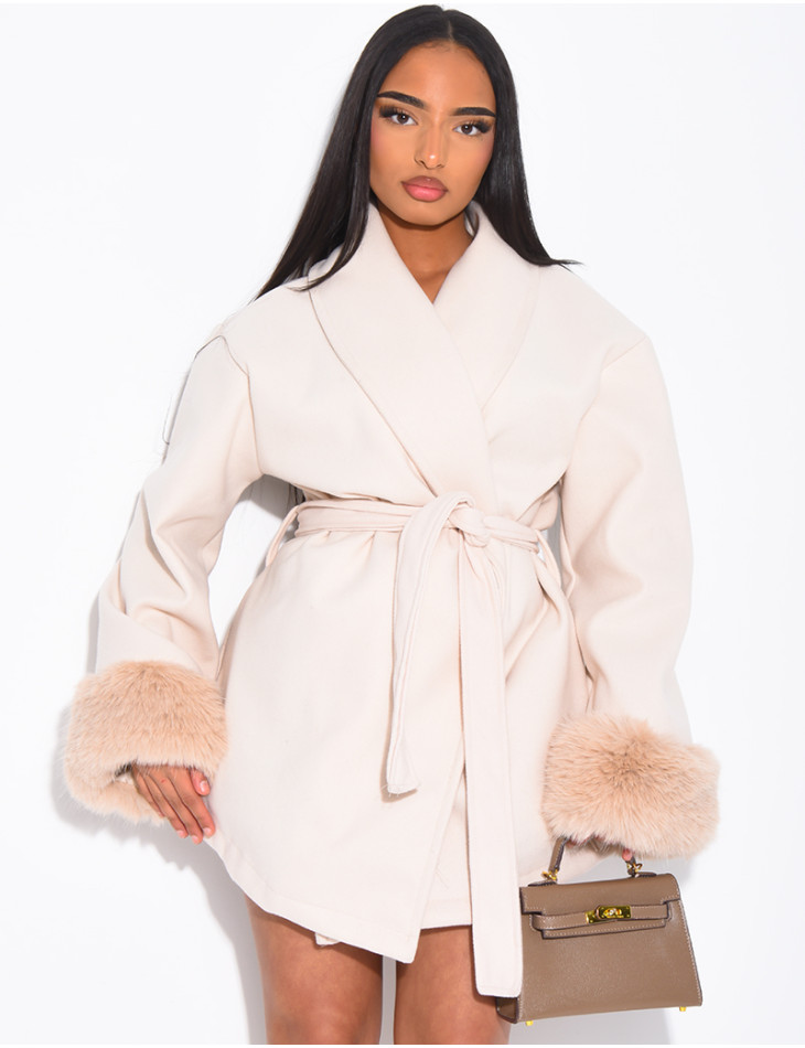 Short wrap coat with fur on the sleeves