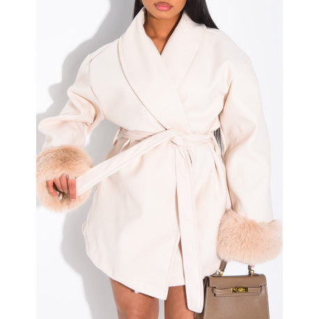 Short wrap coat with fur on the sleeves
