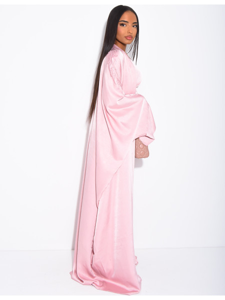 Set aus Kleid und Premium-Kimono mit Strasssteinen an den Ärmeln.