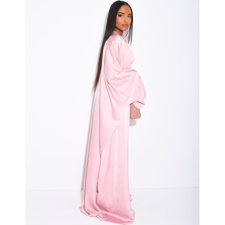 Set aus Kleid und Premium-Kimono mit Strasssteinen an den Ärmeln.